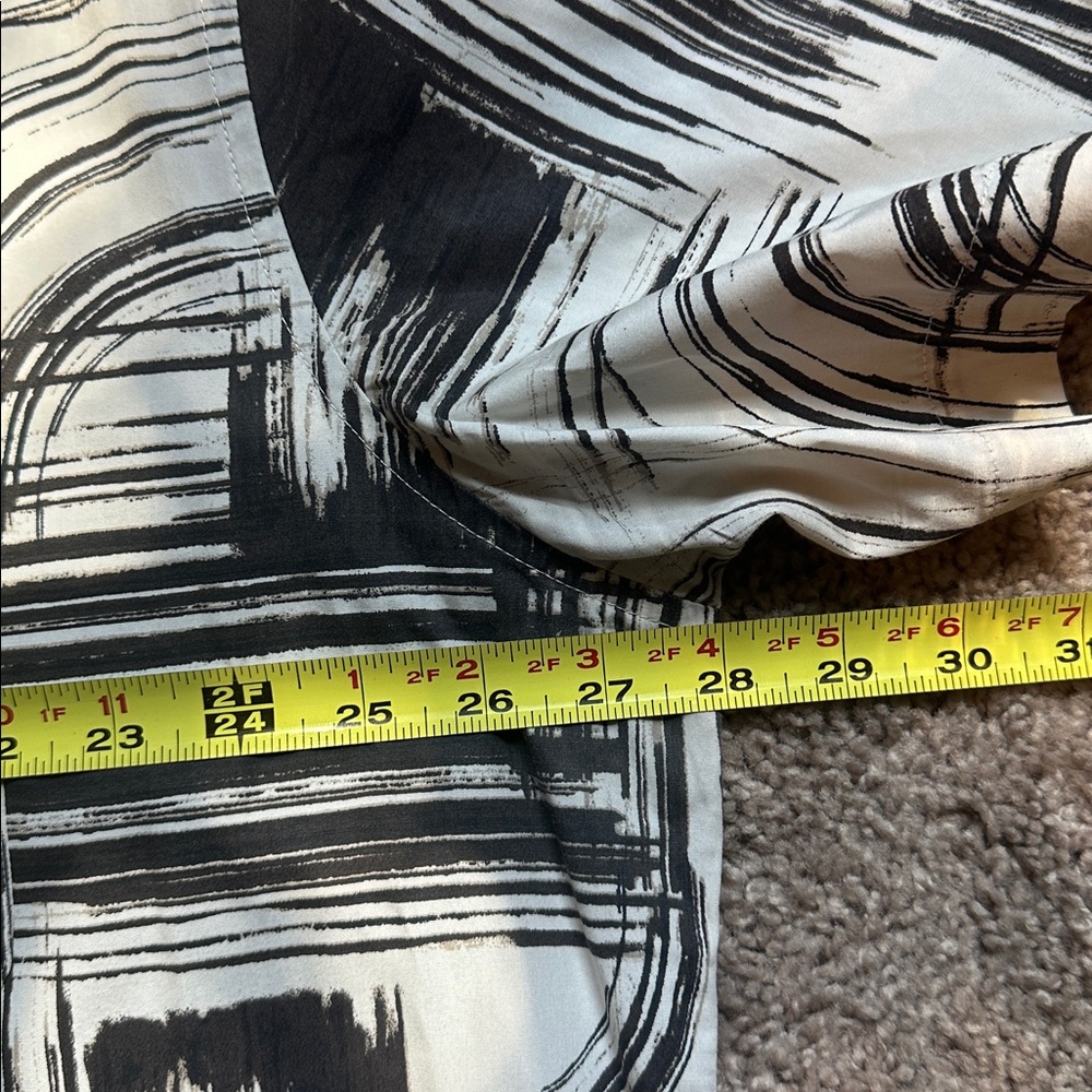 Banana Republic Black and Cream Abstract Button-Up Collared Shirt Mens Size XXLT - Picture 7 of 7